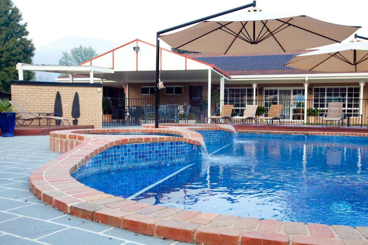 Ovens Valley Motor Inn Bright Exterior foto