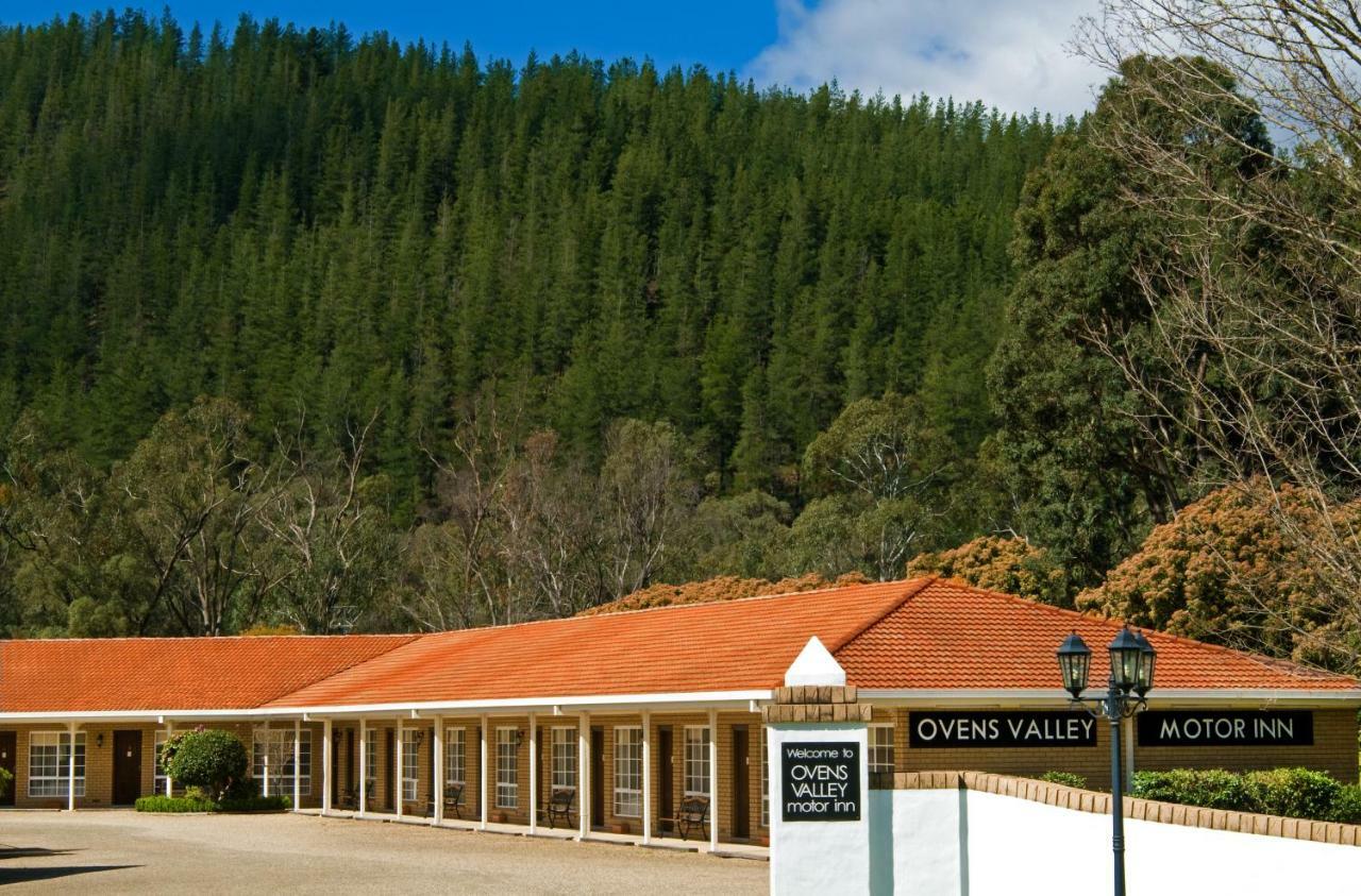 Ovens Valley Motor Inn Bright Exterior foto